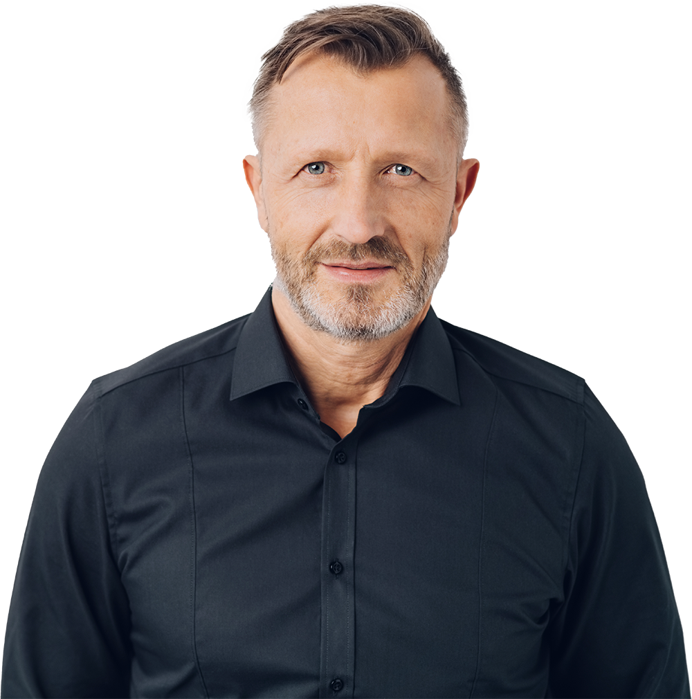 Portrait d’un homme regardant l’appareil