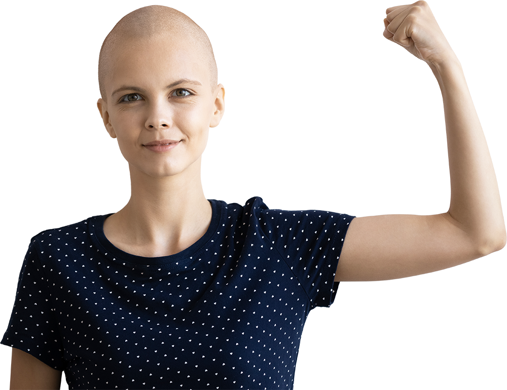 Patient cancéreux au crâne rasé en train de faire des flexions